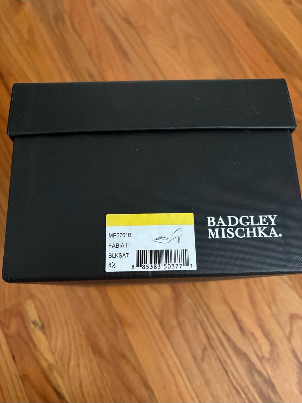 NWT Badgley Mischka Black Satin Pointed Toe Pumps with Crystal Buckle - Picture 7 of 8